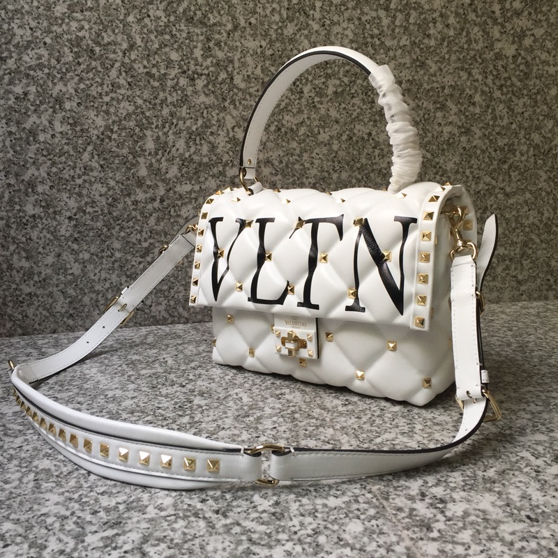 ?独家新品   堪称正品货?Valentino 华伦天奴 2018春夏系列 购入正品港币22500 1:1复刻 每一个细节都淋漓尽致 0055#经典的款式加上精彩的细节