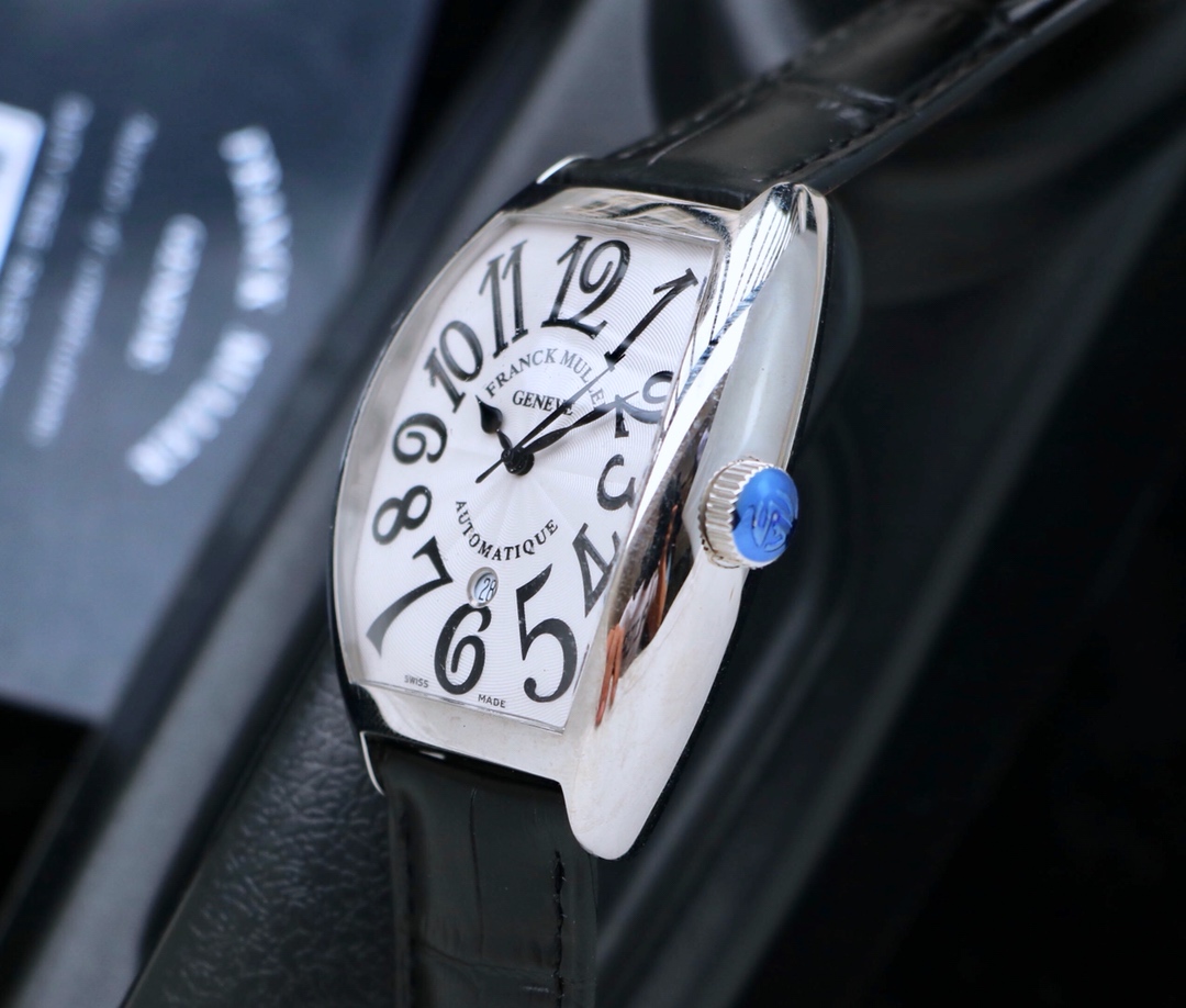 ?法兰克穆勒-Franck Muller?48*13mm?搭载全自动机械?独特复古的酒桶壳身设计?就像美式嘻皮士的皮衣?敢梦想 享自由?真牛皮表带或精钢表带可选‼️请认准YQ出品