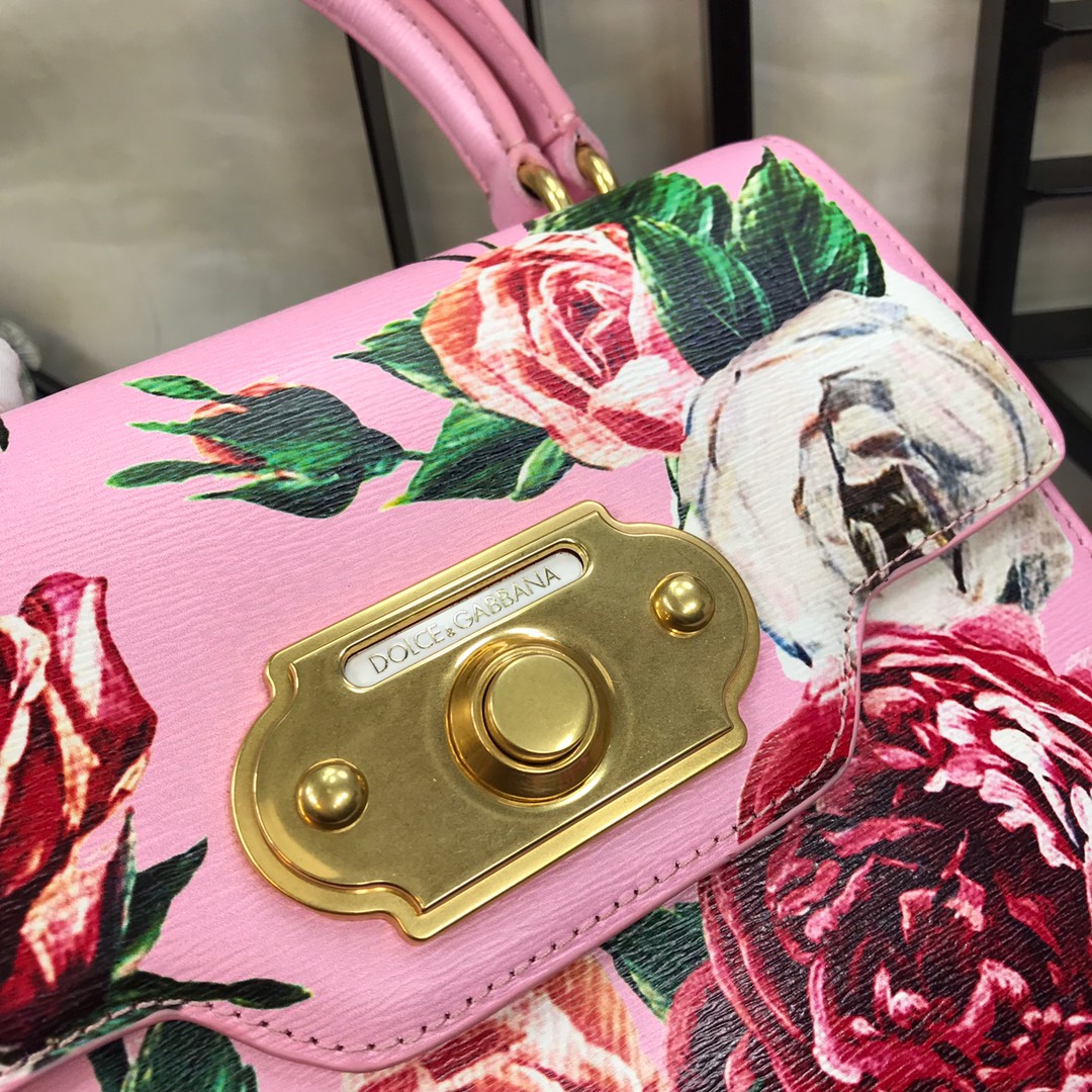 杜嘉班纳 【Dolce Gabbana 杜嘉班纳】高端货 ➰细腻手工制造 众多明星的最爱 可斜挎 配镜子 海外代购专用品 ?有范有气场?全新