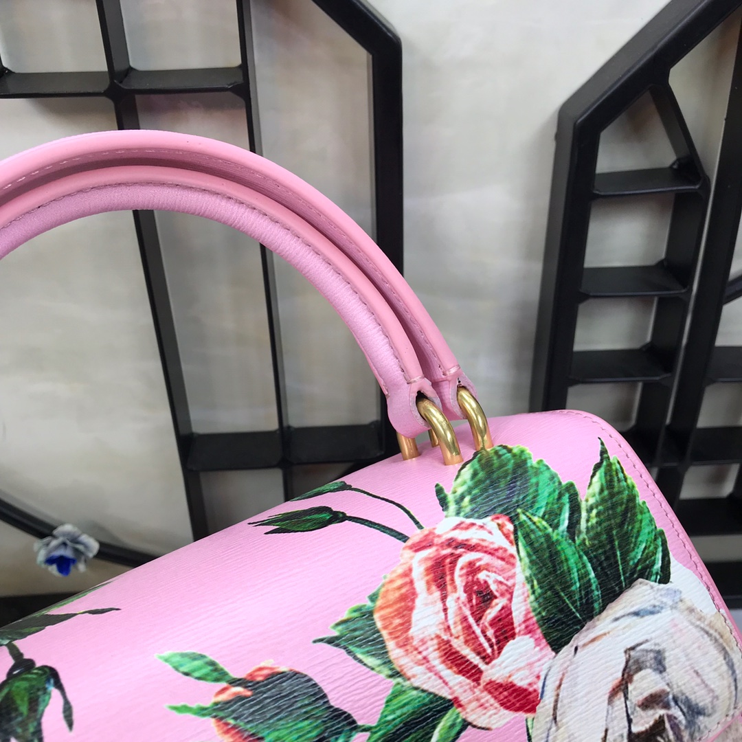 杜嘉班纳 【Dolce Gabbana 杜嘉班纳】高端货 ➰细腻手工制造 众多明星的最爱 可斜挎 配镜子 海外代购专用品 ?有范有气场?全新