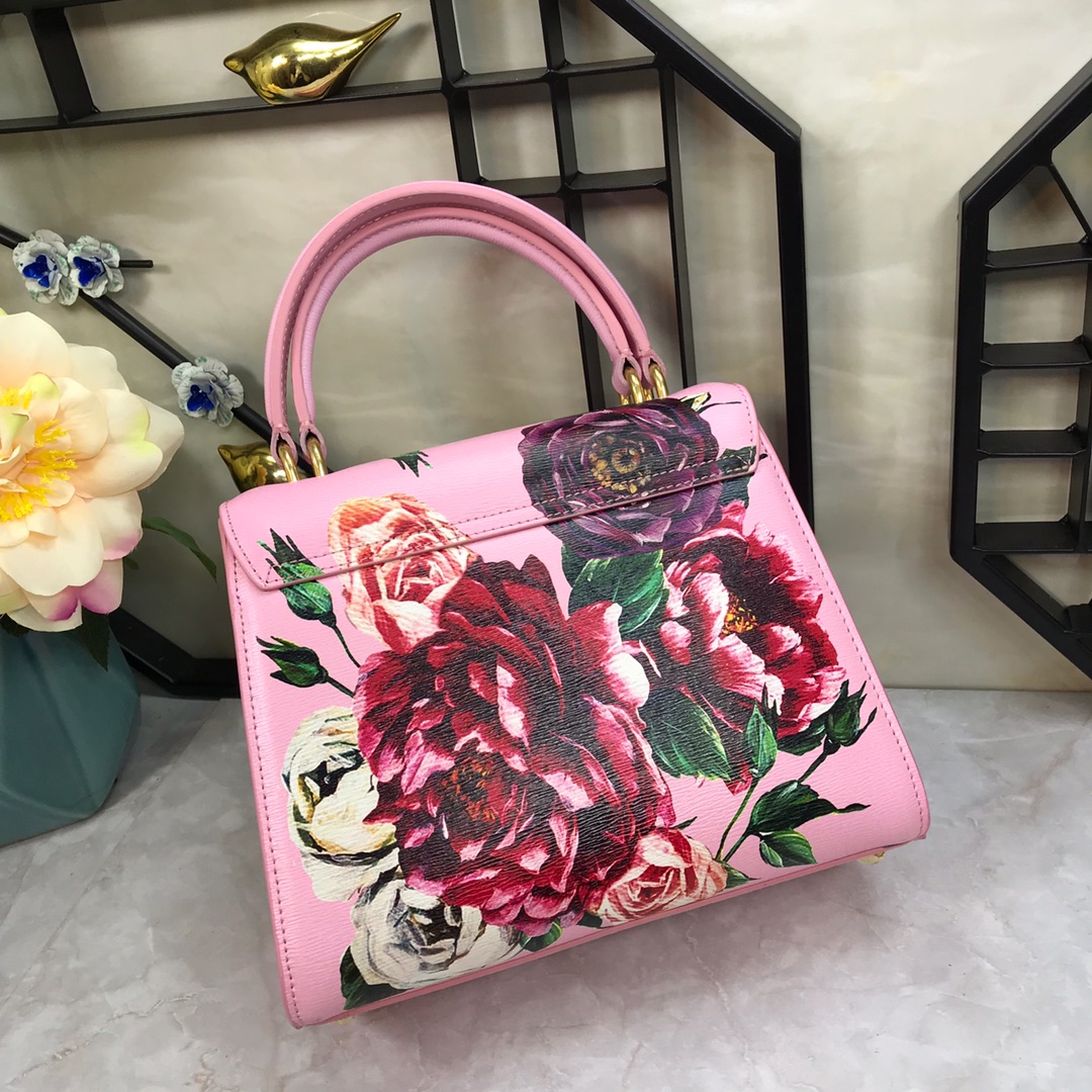 杜嘉班纳 【Dolce Gabbana 杜嘉班纳】高端货 ➰细腻手工制造 众多明星的最爱 可斜挎 配镜子 海外代购专用品 ?有范有气场?全新