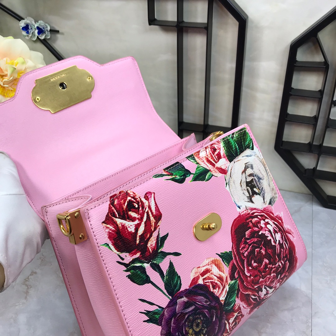 杜嘉班纳 【Dolce Gabbana 杜嘉班纳】高端货 ➰细腻手工制造 众多明星的最爱 可斜挎 配镜子 海外代购专用品 ?有范有气场?全新