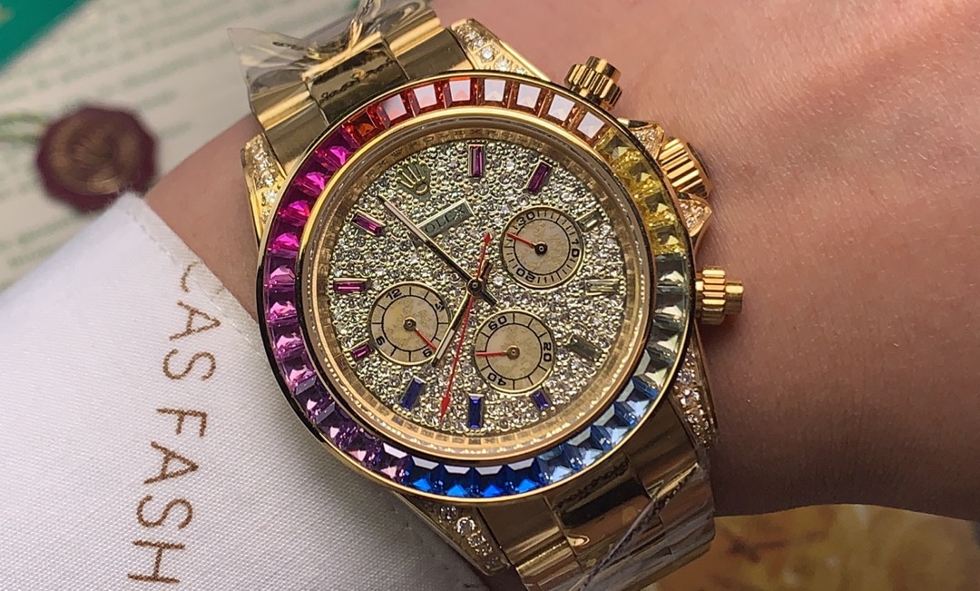 劳力士ROLEX 迪通拿满钻纪念款?进口全自动机械 精钢表壳 尺寸43mm 镀膜玻璃 满钻字面 精钢表带 原装扣 爱不释手的劳力士迪通拿 品不完的一劳永逸