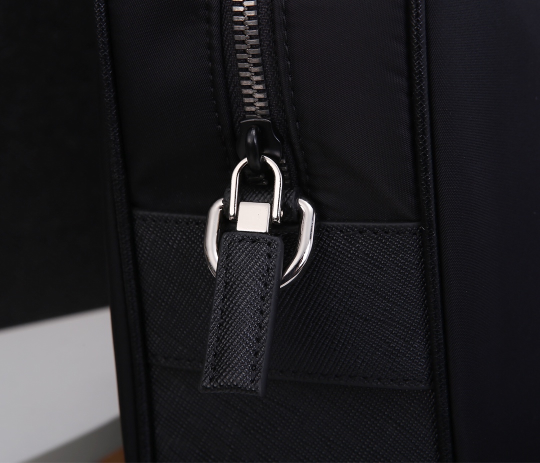 普拉达. 【PRADA】新款