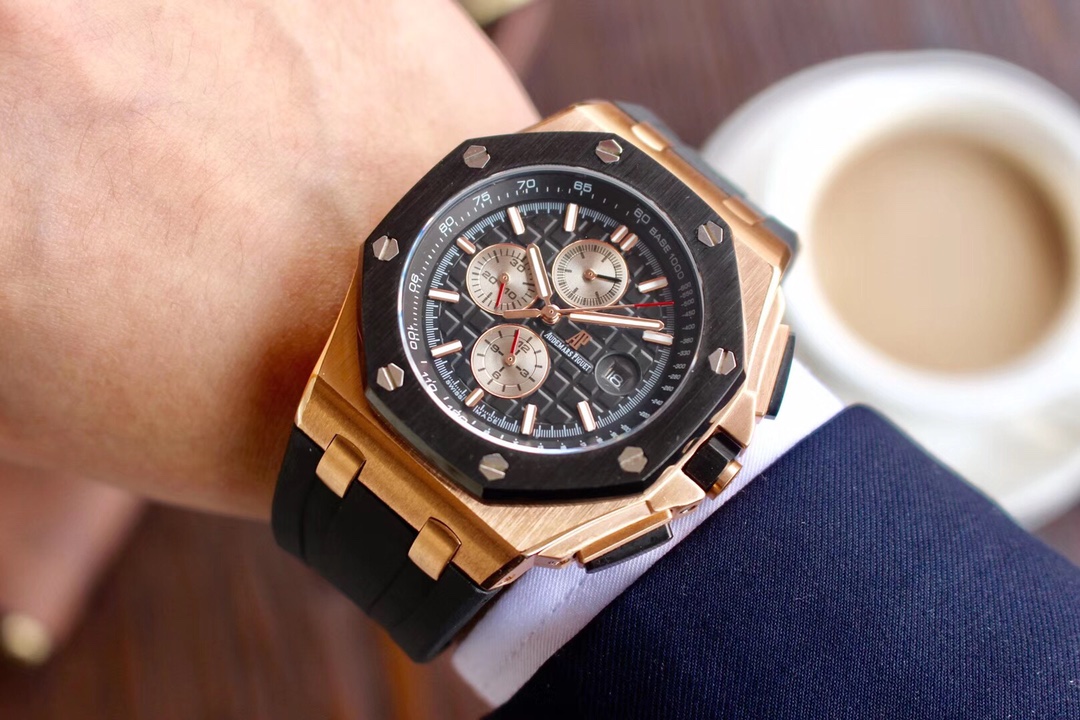 随机送迷彩橡胶带一副爱彼 Audemars Piguet系列 皇家橡树离岸型限量多功能机械腕表