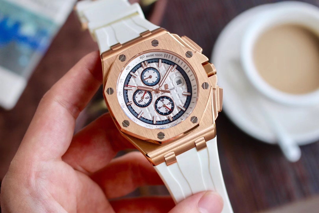 随机送迷彩橡胶带一副爱彼 Audemars Piguet系列 皇家橡树离岸型限量多功能机械腕表