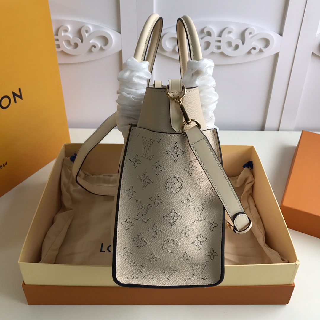 lv独家实拍?M56078白色On My Side 手袋