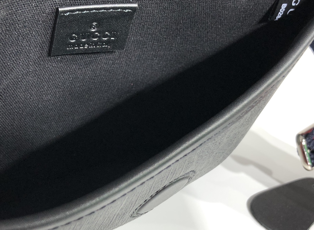  新款腰包胸包挎包多用性款型简单细节处凸显品质