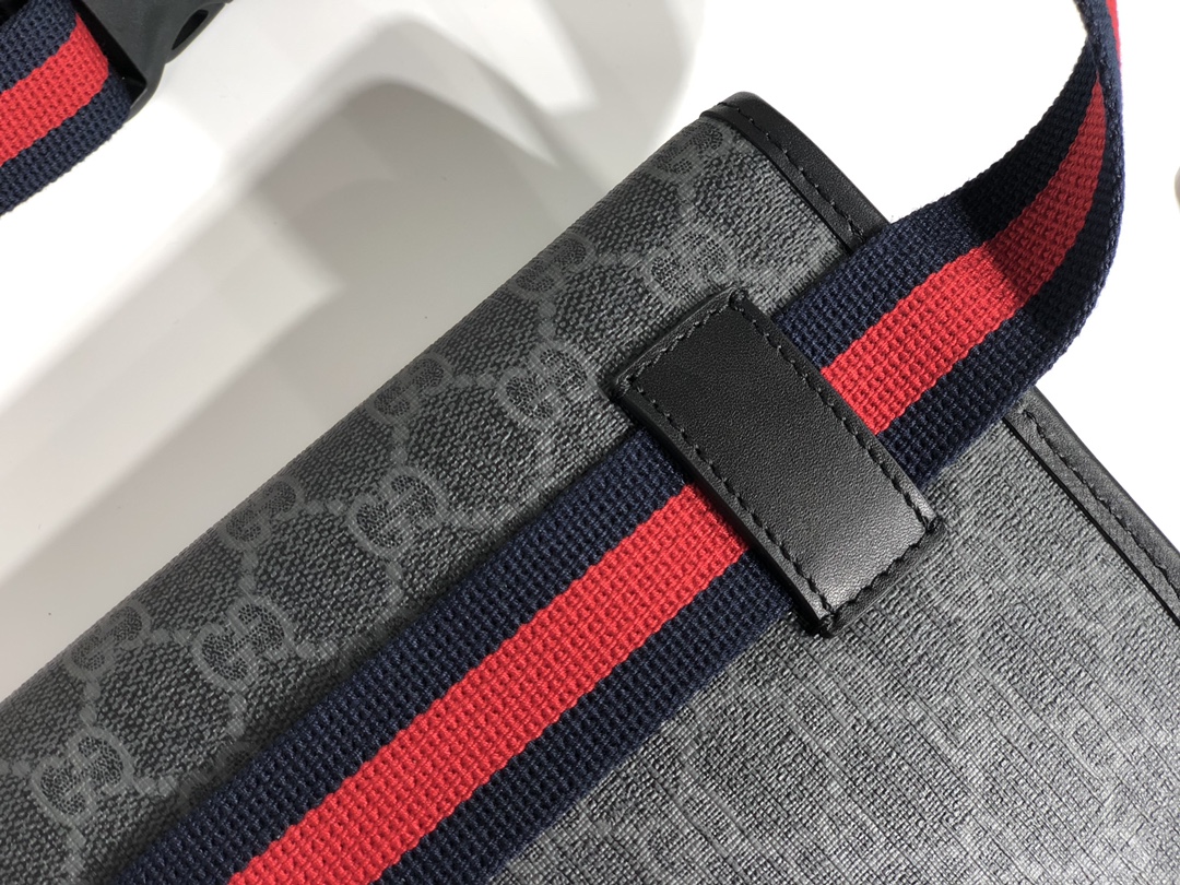 新款腰包胸包挎包多用性款型简单细节处凸显品质
