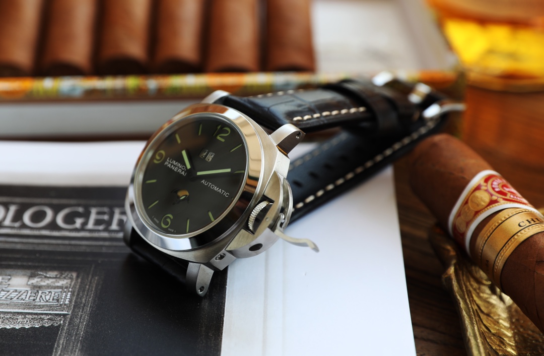 ?沛纳海 PANERAI 弧型镀膜玻璃 44mm*16mm 头层牛皮表带搭配原装针扣 手动上链机械 316精钢表壳 一款来自硬汉的手表