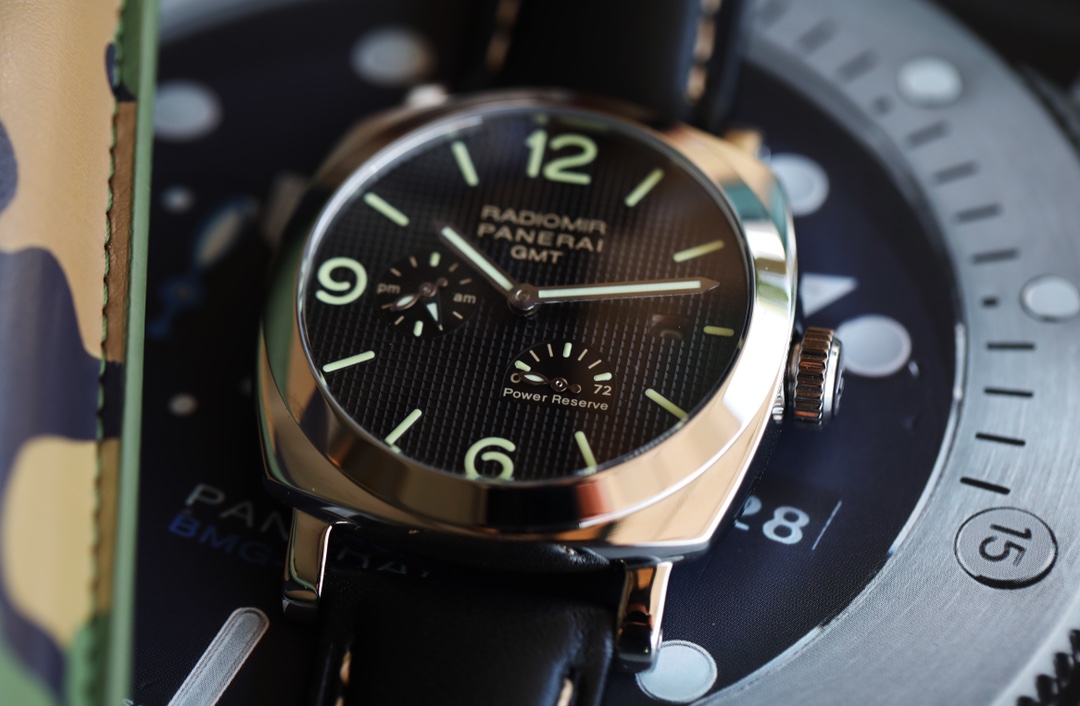 ?沛纳海 PANERAI 弧型镀膜玻璃 47mm*16mm 头层牛皮表带搭配原装针扣 全自动机械 一款来自硬汉的手表