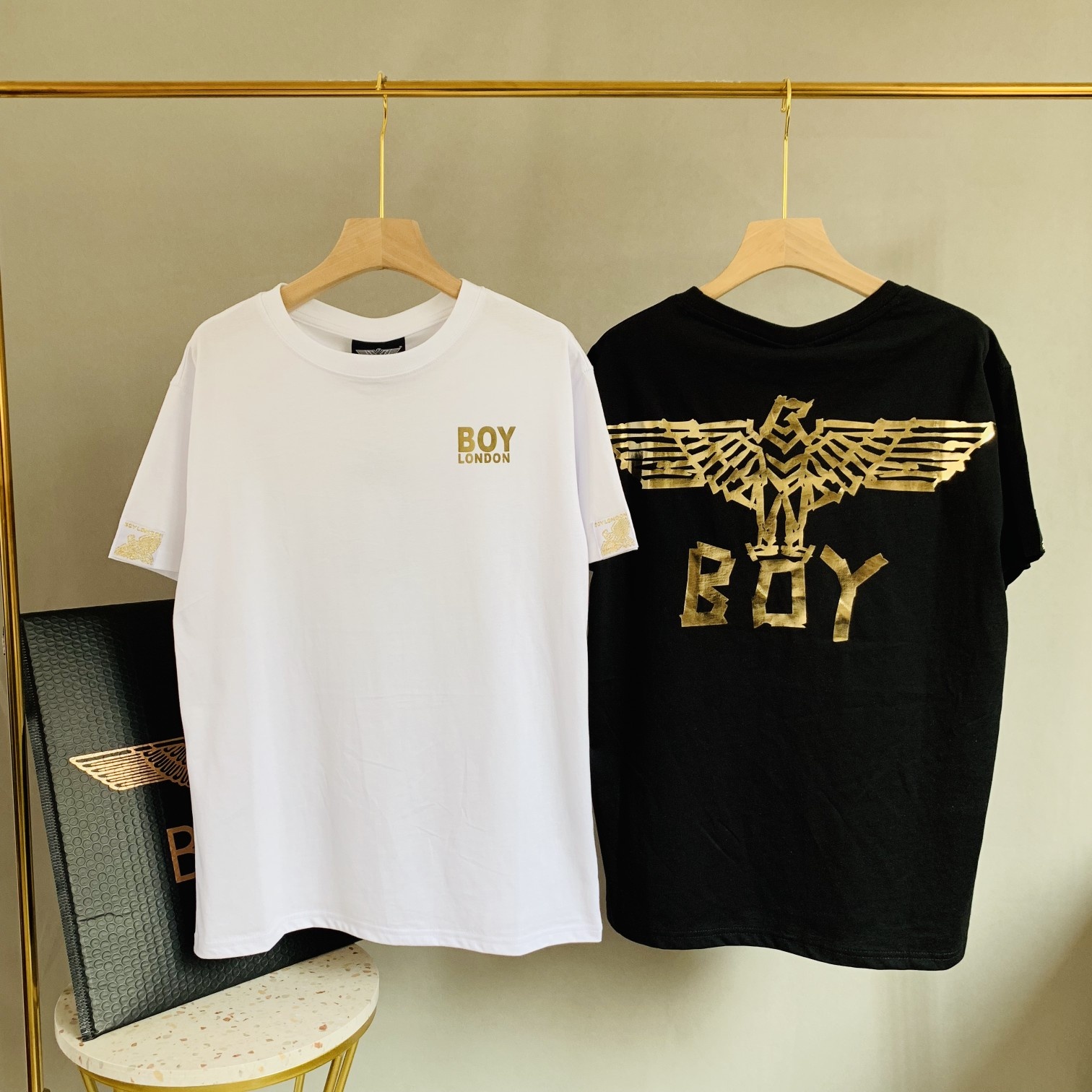 08头条上新9045 boy london金色拼贴老鹰logo落肩