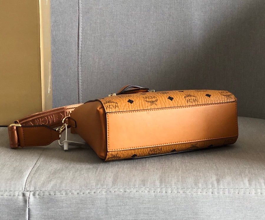 mcm编码：6701️新品［MCM］Essential 斜挎包