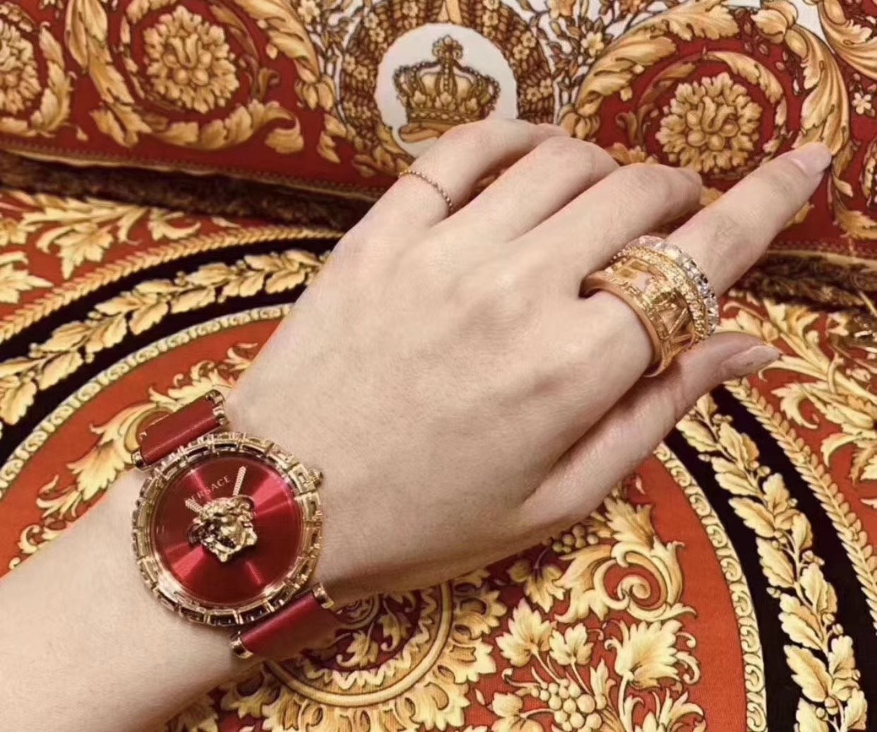 范思哲-VERSACE 此款Palazzo Empire 希腊回纹腕表