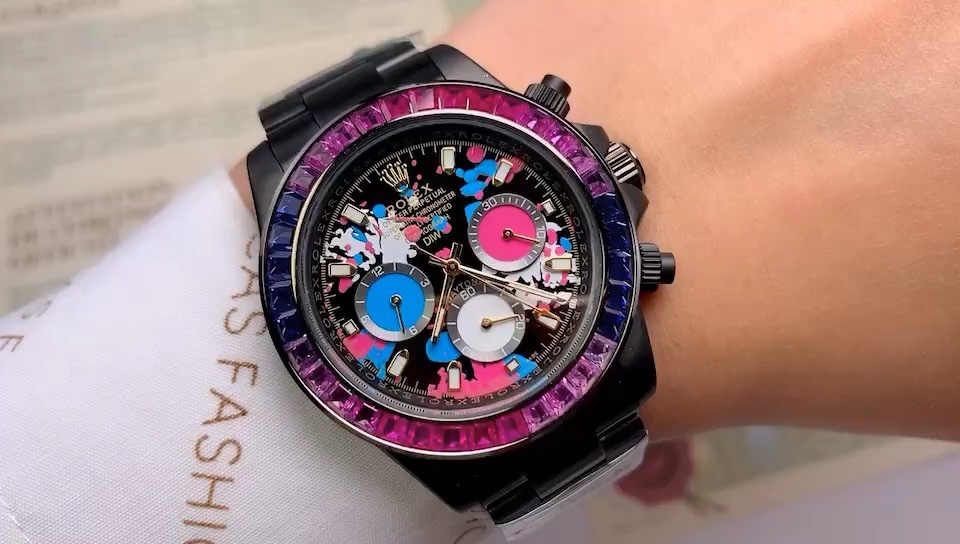 劳力士ROLEX BOBO独家首发?涂鸦迪通拿系列 自动机械 精钢表壳 尺寸43mm 镀膜玻璃 彩虹方钻圈口 精钢表带 原装扣 爱不释手的劳力士迪通拿 品不完的一劳永逸