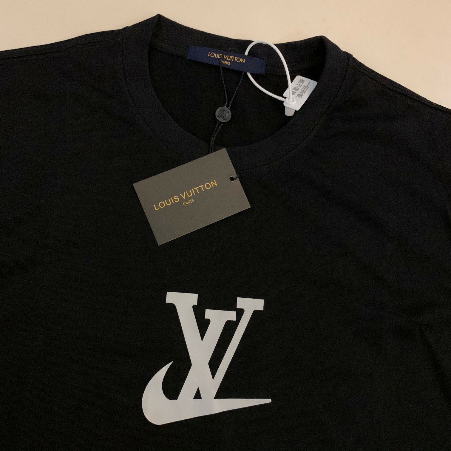 55 【lv联名nike耐克 路易威登最新恶搞联名款3m反光logo短袖t