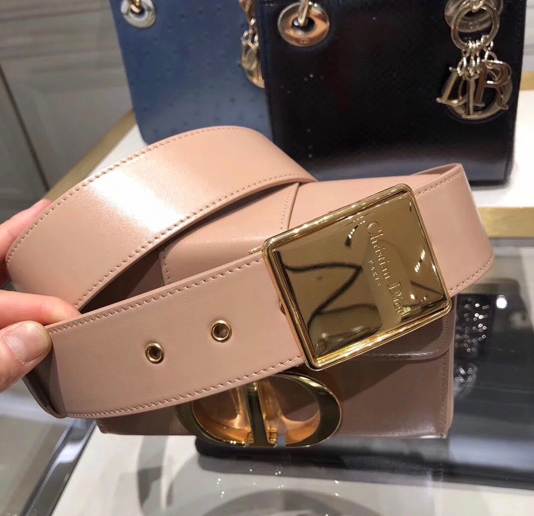 【Dior 30 Montaigne Mini Box】30 （迪奥蒙田大道30号多少钱）