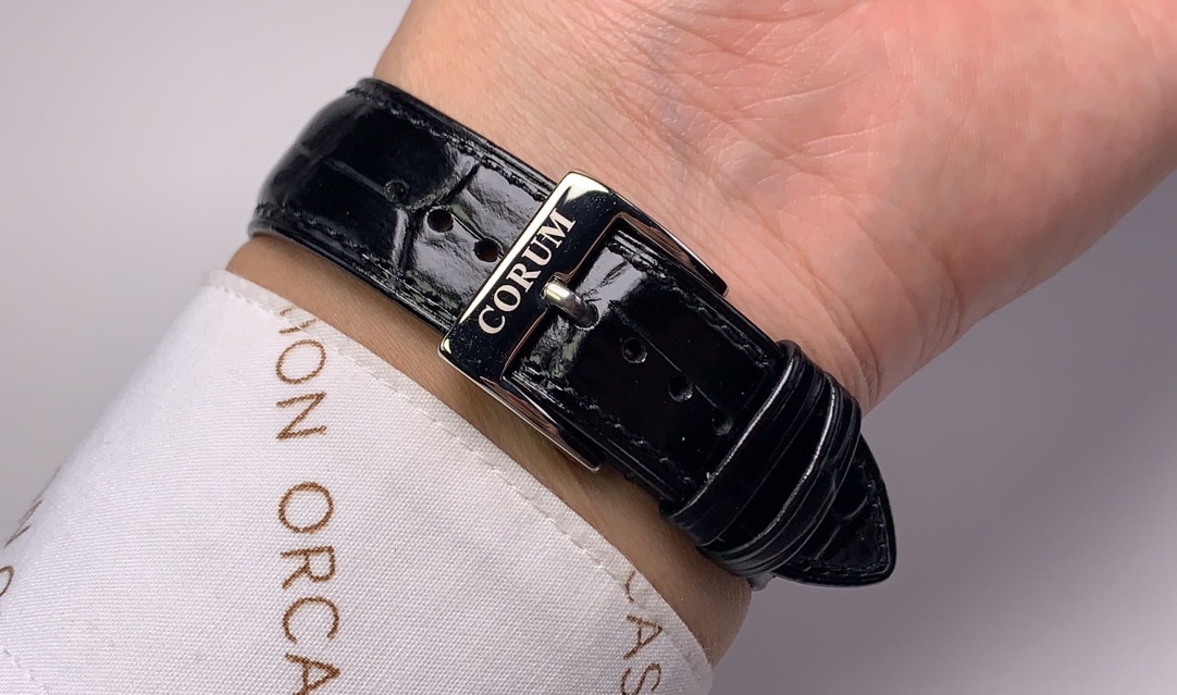 昆仑-CORUM?毒物一枚 全面镂空设计?腕表