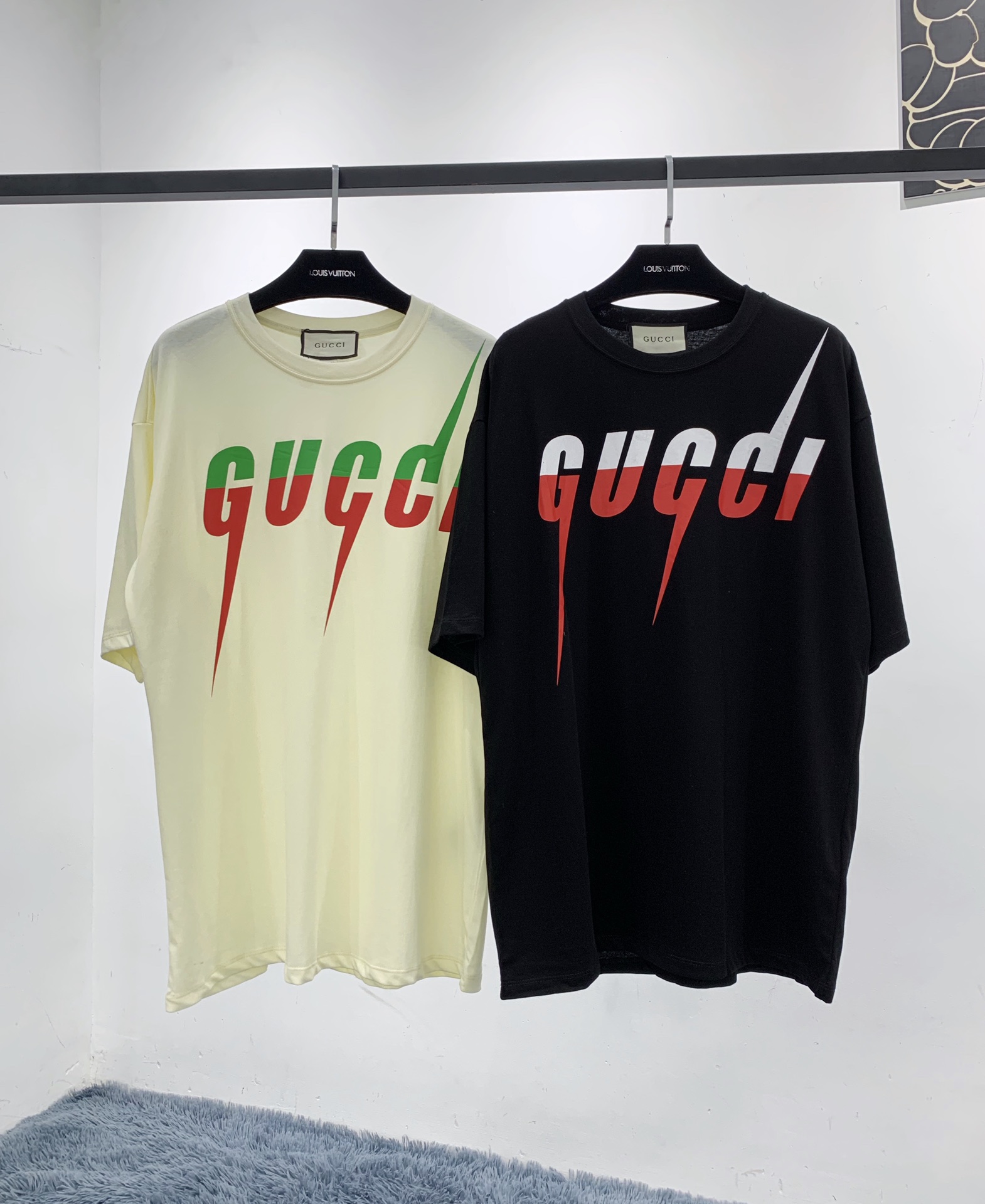 50 gucci 胸前闪电撞色logo 短袖t恤 超级无敌好看的款式 看