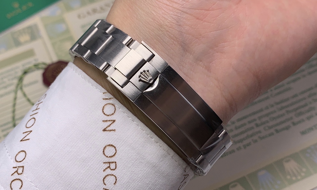 BOBO出品️劳力士 ROLEX 水鬼系列⌚️搭配进口机械•40mm•高度强化耐磨玻璃•三珠钢带•保险扣♠️从来以个性经典著称的水鬼?披上精镶T钻外衣如超级英雄钢铁侠闪亮登场