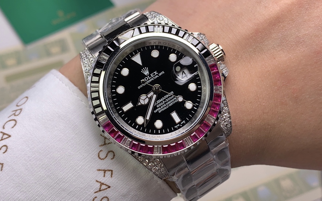 BOBO出品️劳力士 ROLEX 水鬼系列⌚️搭配进口机械•40mm•高度强化耐磨玻璃•三珠钢带•保险扣♠️从来以个性经典著称的水鬼?披上精镶T钻外衣如超级英雄钢铁侠闪亮登场