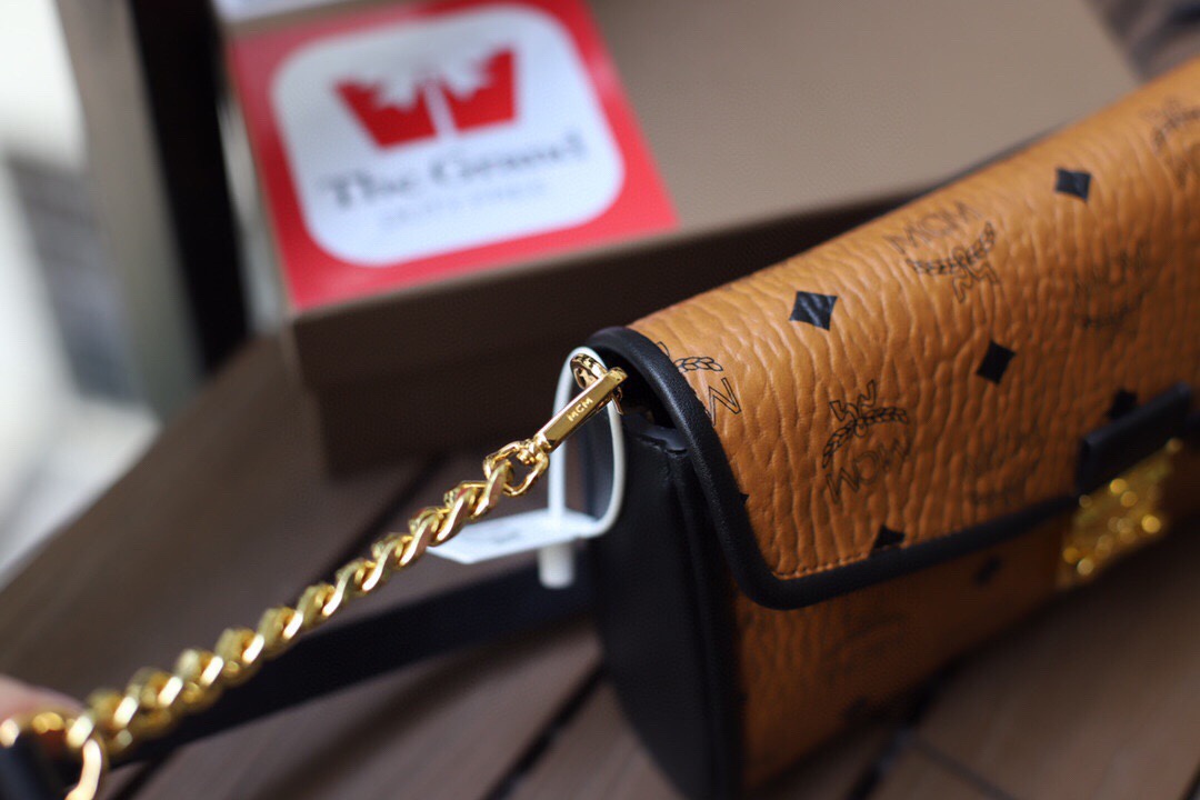 mcm�?MCM新品拼皮斜挎包