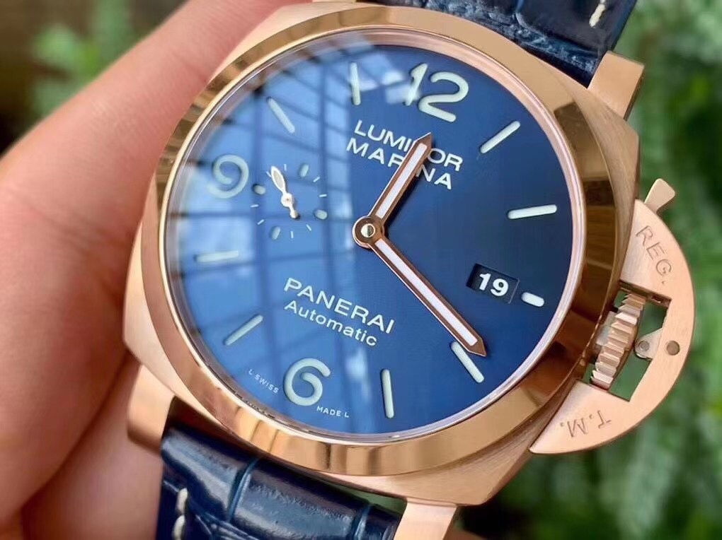 新品 44MM“骚蓝”庐米诺红金腕表
