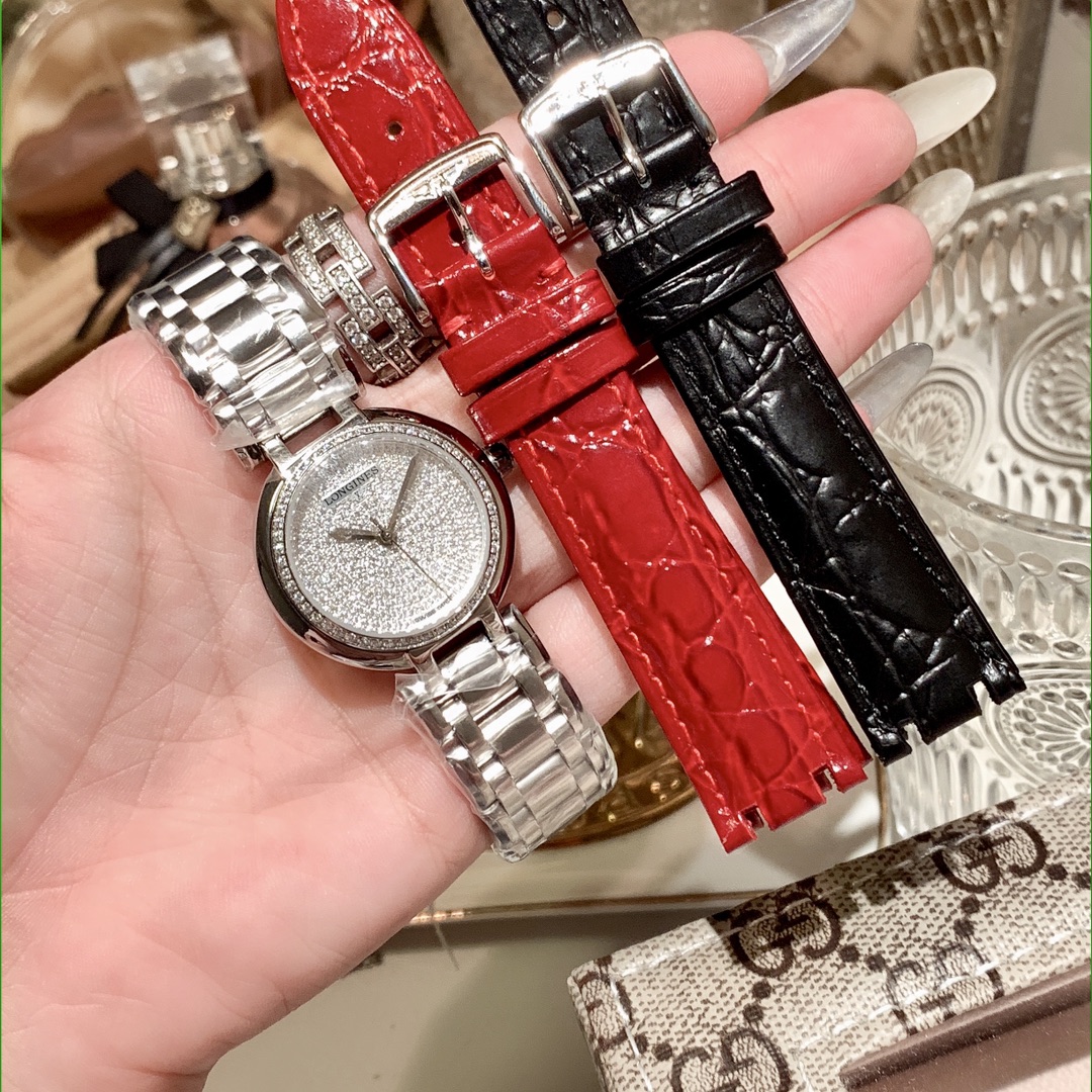 浪琴-LONGINES???满钻心月系列 浪琴心月系列是银色之星