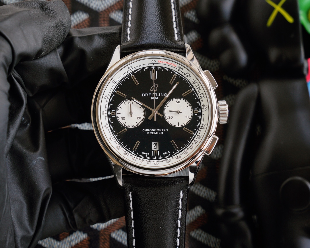 黑?百年灵 Breitling 复仇者系列 日本多功能石英 43*13mm  拱桥强化玻璃 意大利牛皮表带 原装扣 复仇者黑鸟侦察机 承载着改变历史的使命