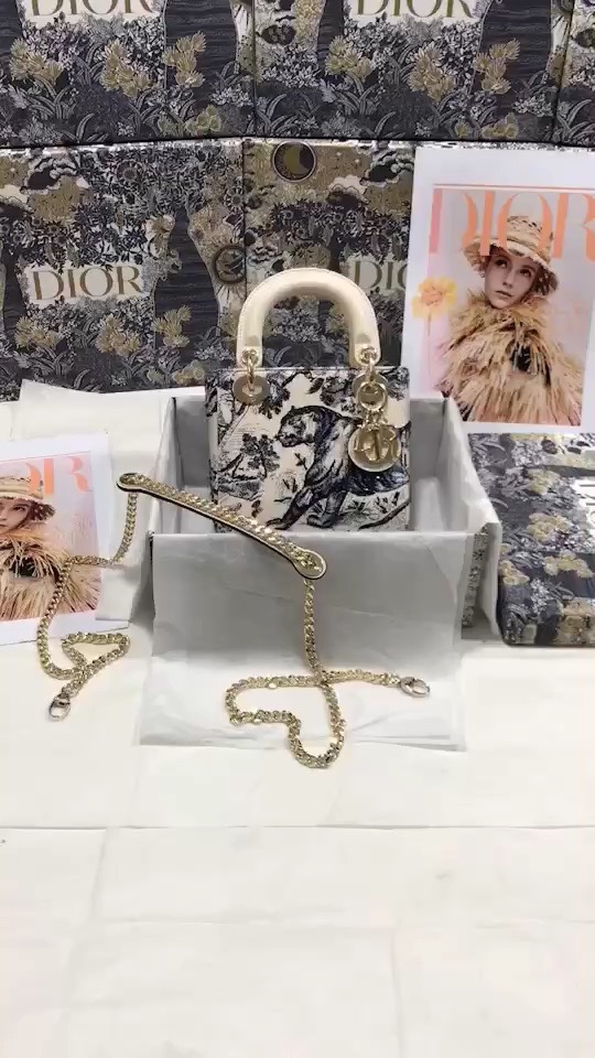 迪奥❤手工刺绣珠子～实拍视频