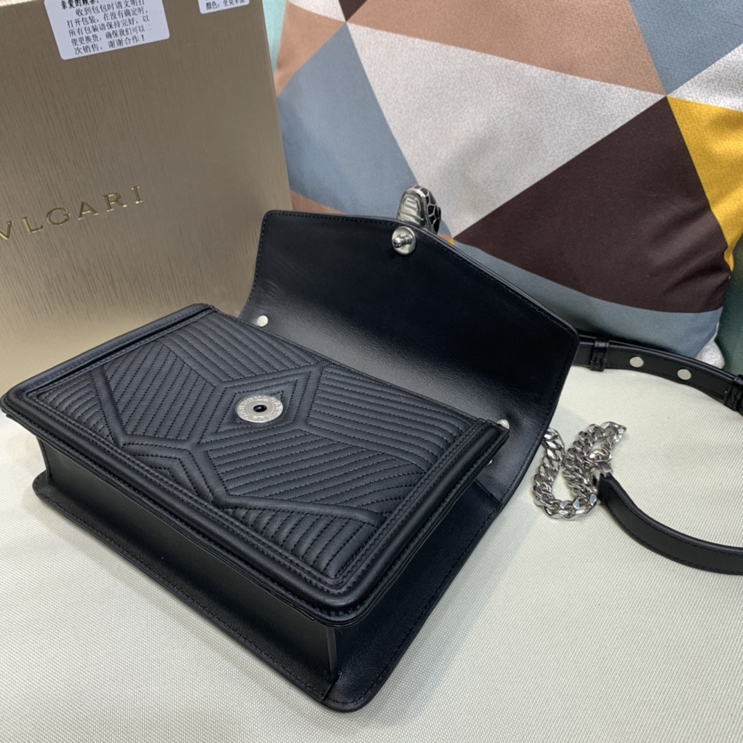 018专柜新型蛇头包"