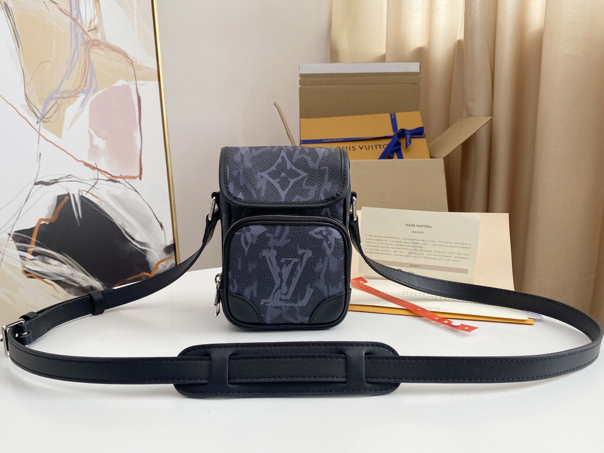 Louis Vuitton Nano  Messenger (M45650)