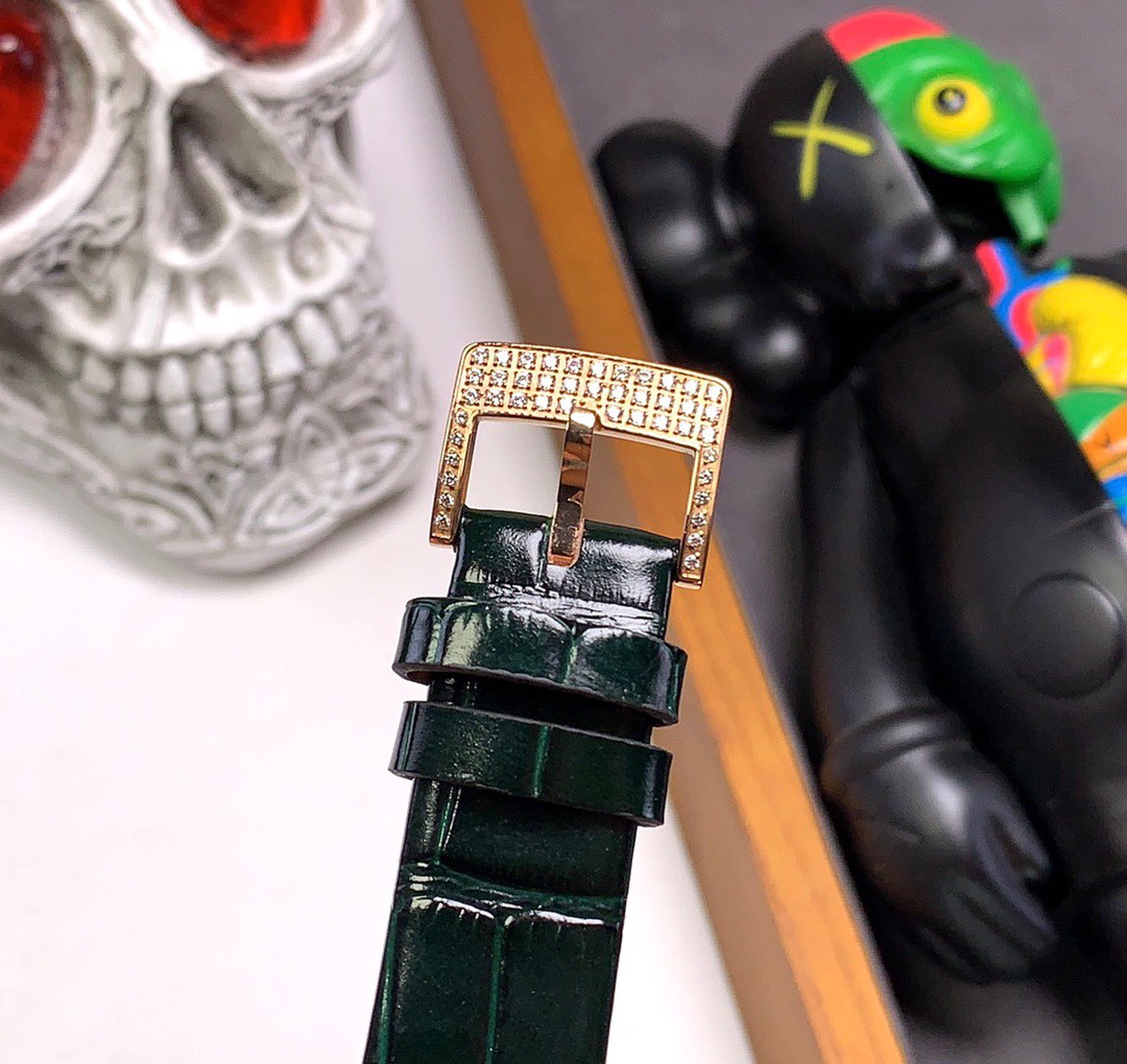BOBO亲民版本 Van Cleef \u 26 Arpels •梵克雅宝™系列 真日月星辰??功能腕表