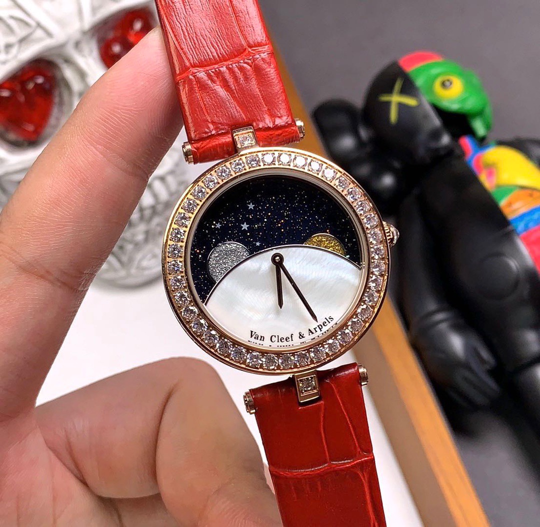 BOBO亲民版本 Van Cleef \u 26 Arpels •梵克雅宝™系列 真日月星辰??功能腕表