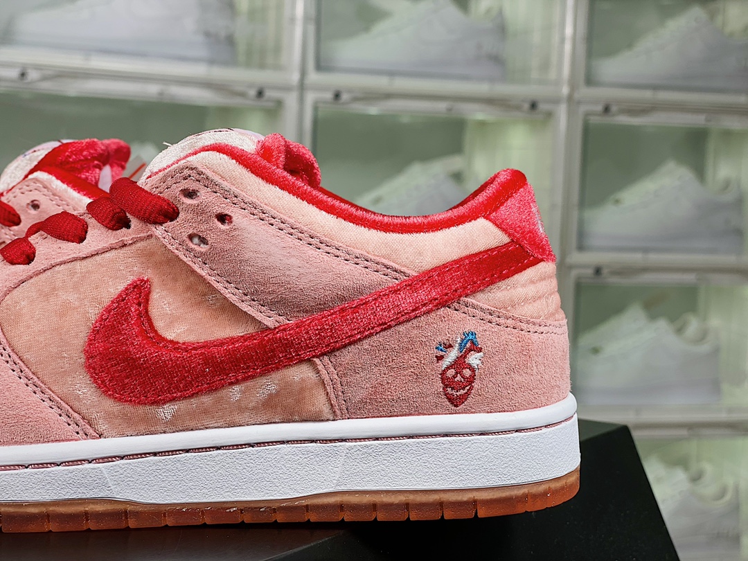 280 StrangeLove x Nike SB Dunk Low”Valentine's Day”扣篮CT2552-800