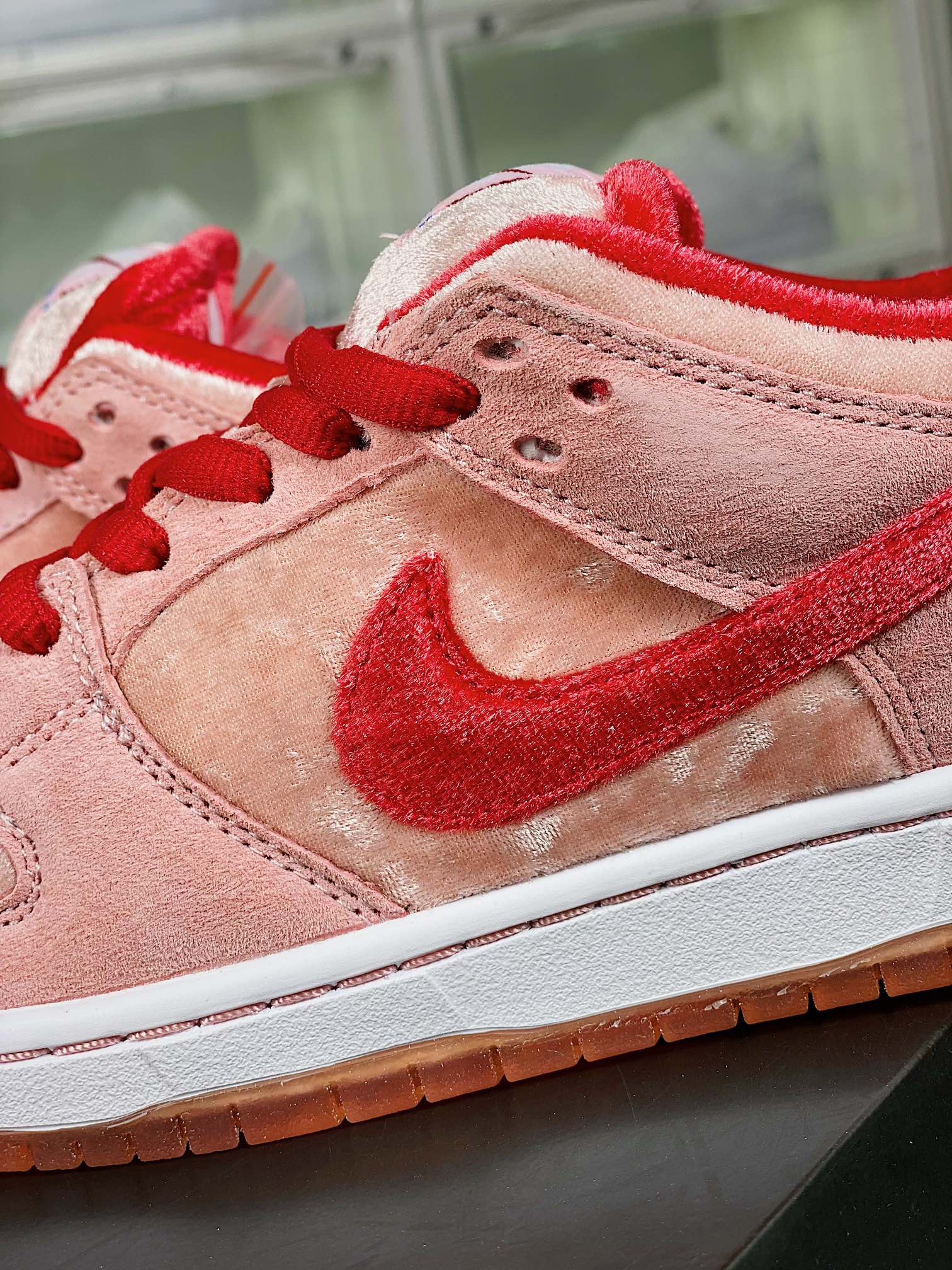 280 StrangeLove x Nike SB Dunk Low”Valentine's Day”扣篮CT2552-800