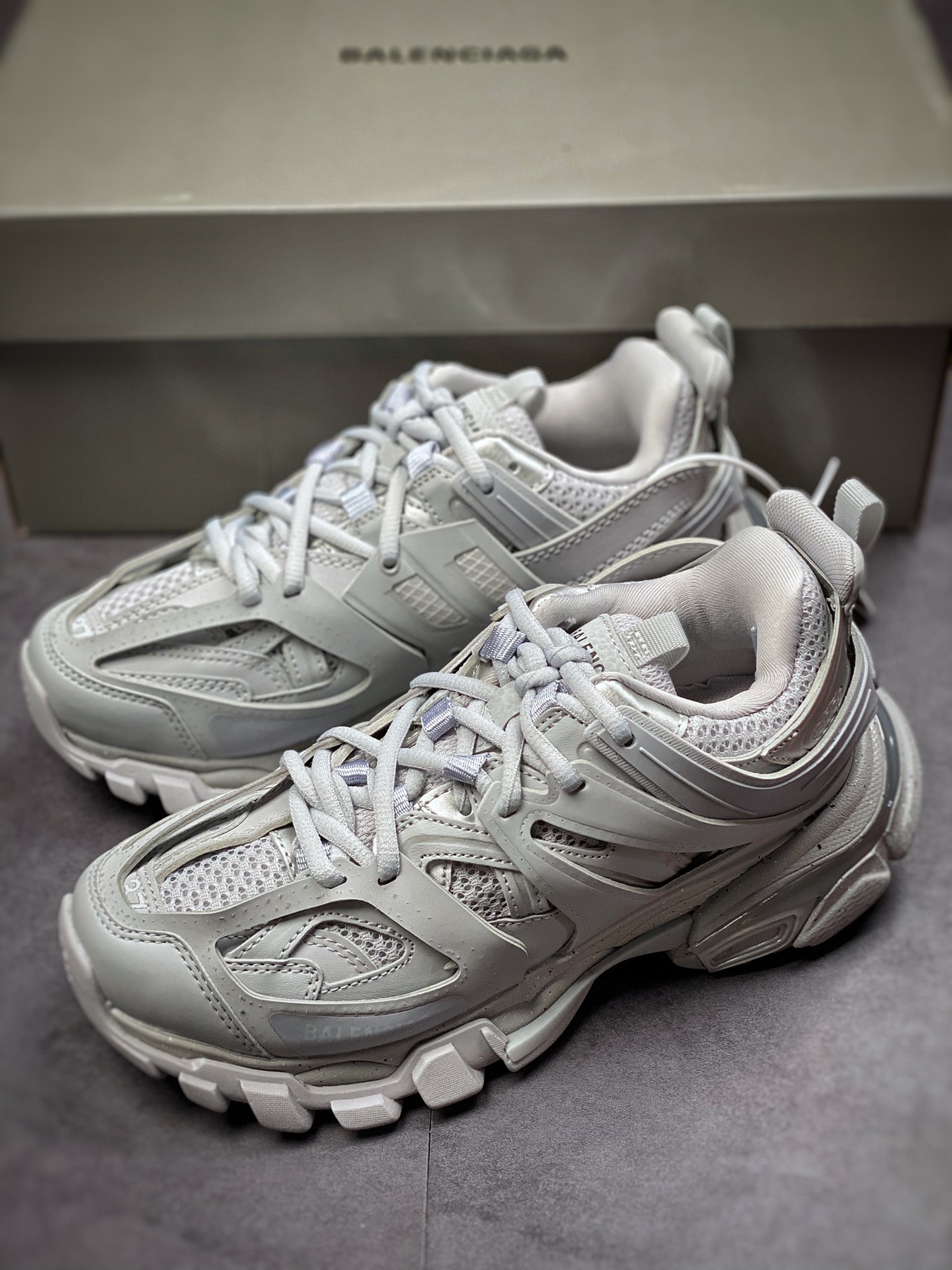 High luxury brand - Balenciaga BALENCIAGA Track Trainers 3.0 generation retro wild running grandma trend all-match jogging shoes 242436 W6LB3 3250