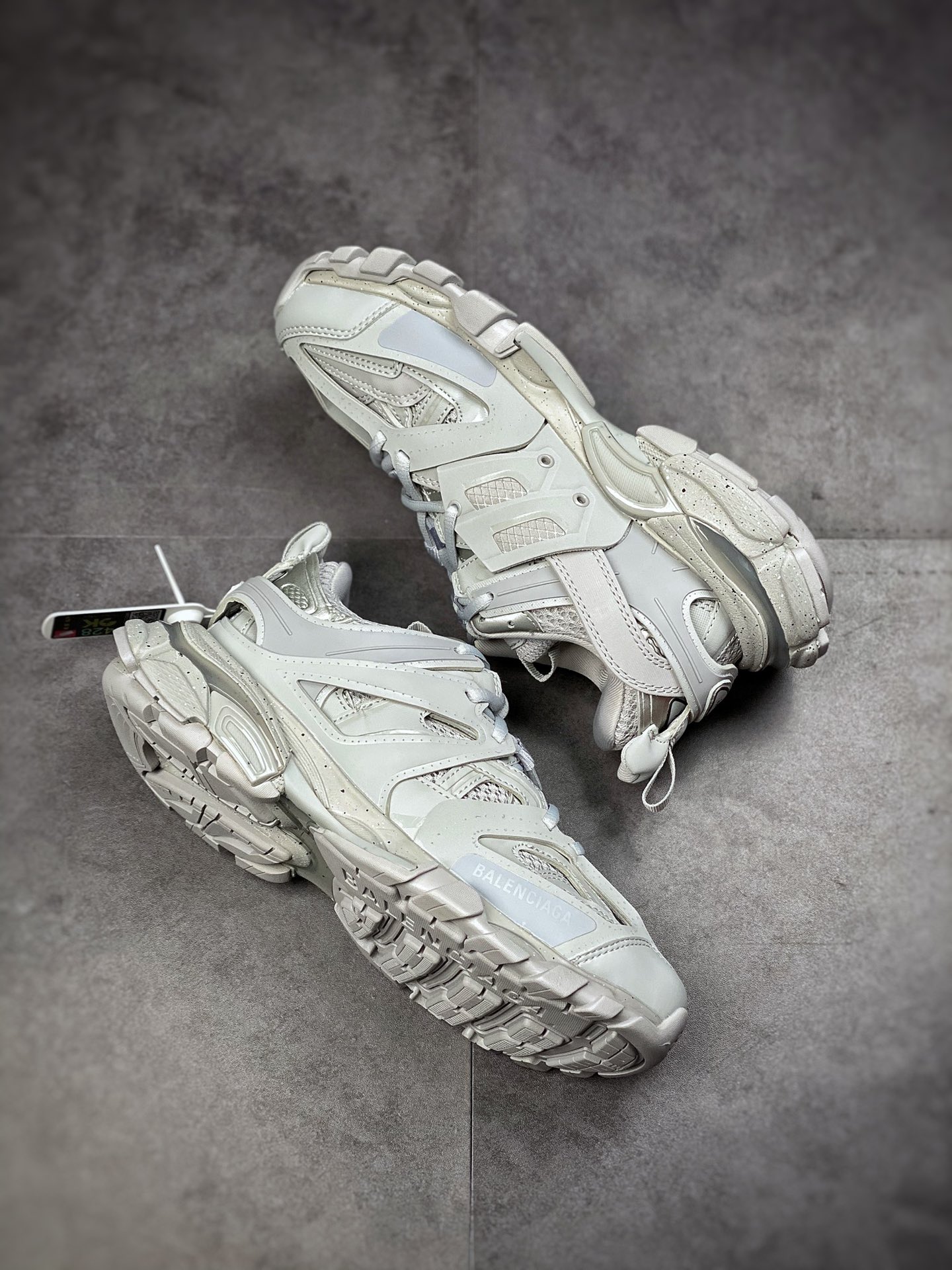 High luxury brand - Balenciaga BALENCIAGA Track Trainers 3.0 generation retro wild running grandma trend all-match jogging shoes 242436 W6LB3 3250