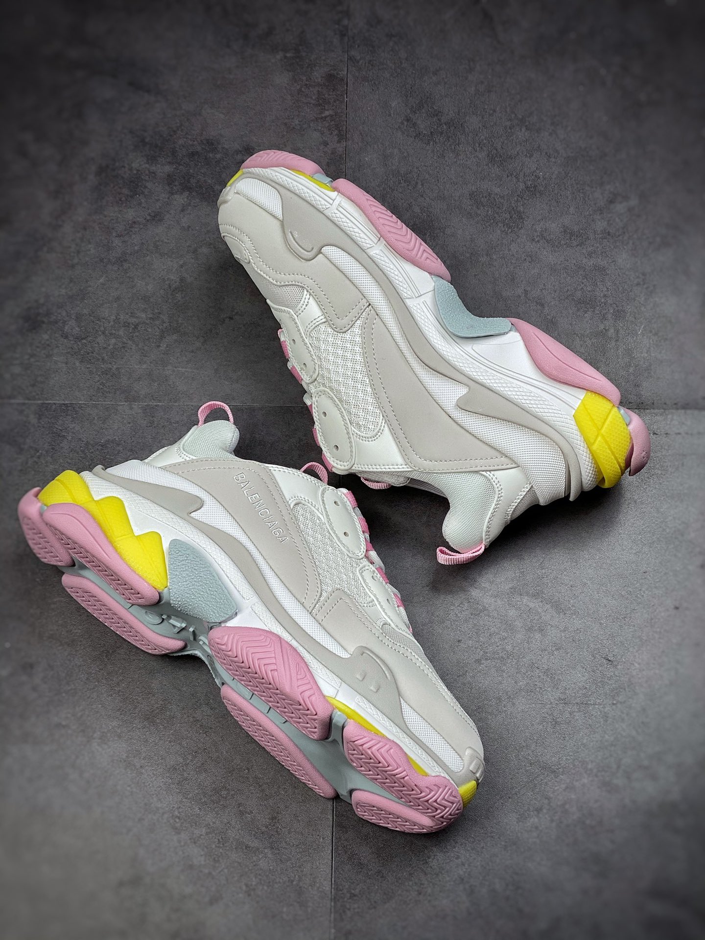 BALENCIAGA Triple S Balenciaga generation light gray pink yellow do old thick bottom daddy shoes 524039 W2FW4 7541