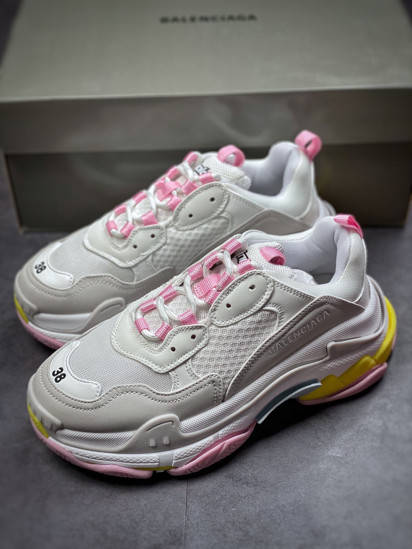 BALENCIAGA Triple S Balenciaga generation light gray pink yellow do old thick bottom daddy shoes 524039 W2FW4 7541