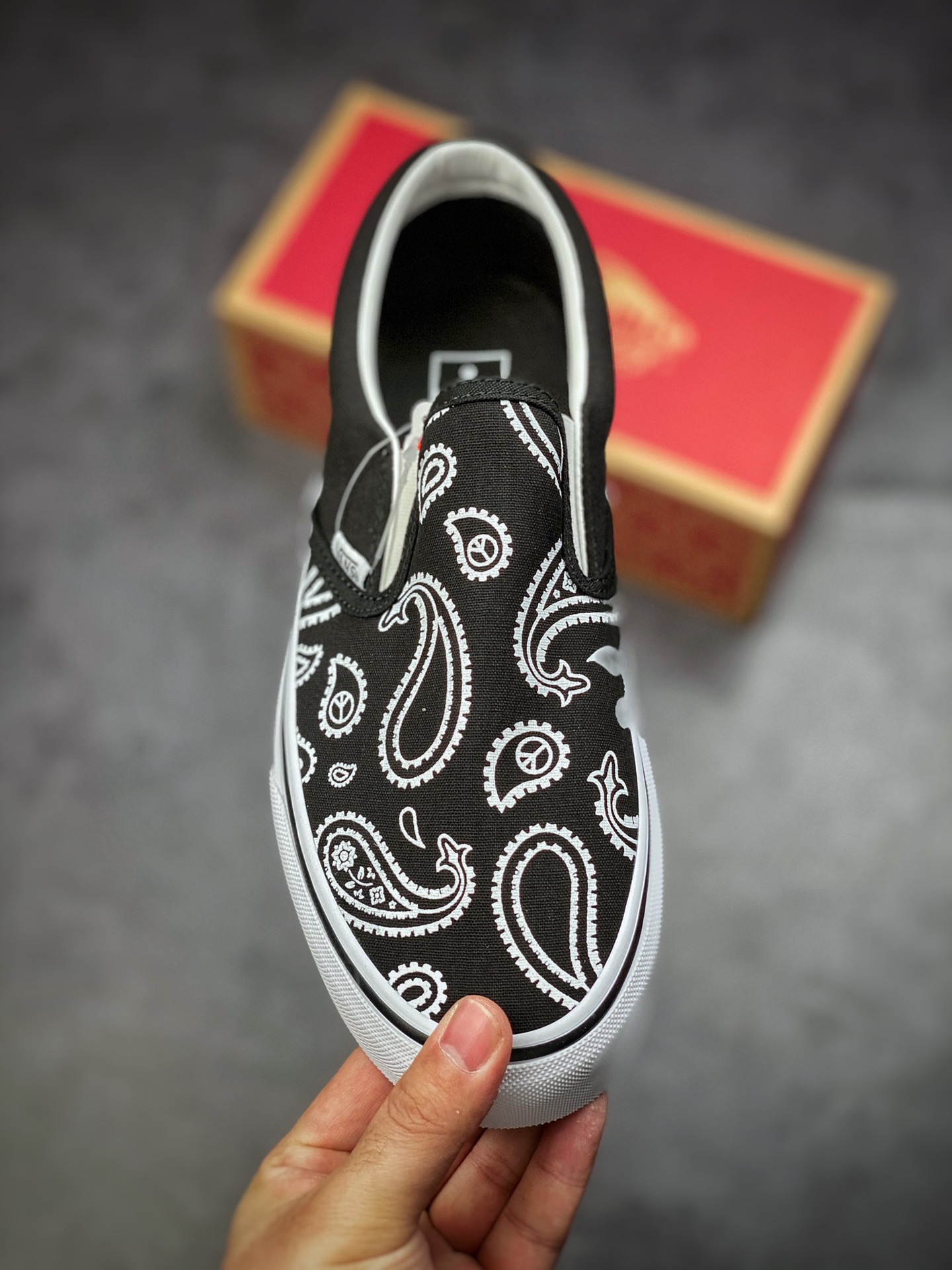 Vans Slip-On 50th Anniversary Cashew Flower Graffiti Slip-on Slip-on Shoes Korean Canvas Breathable Shoes VN0A5JMAB0E