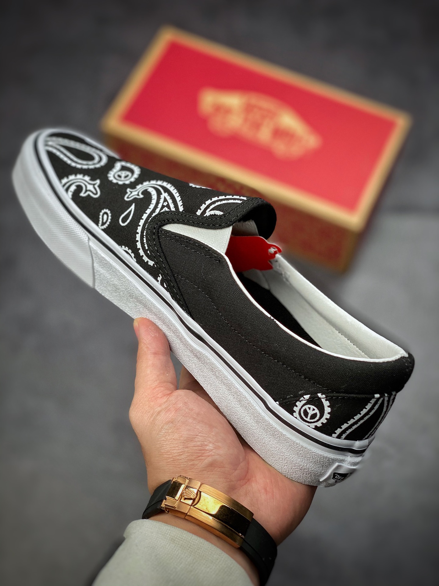 Vans Slip-On 50th Anniversary Cashew Flower Graffiti Slip-on Slip-on Shoes Korean Canvas Breathable Shoes VN0A5JMAB0E