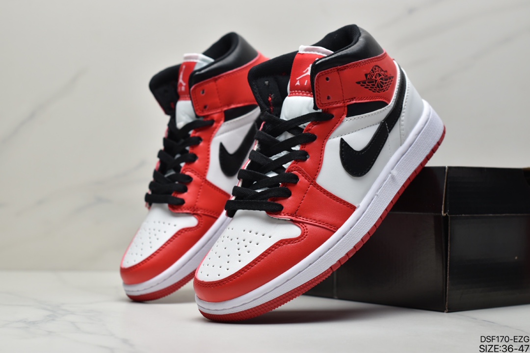 Air Jordan 1 Mid AJ1 Joe 1 Middle help culture basketball shoes men's and women's shoes 7 holes 554724