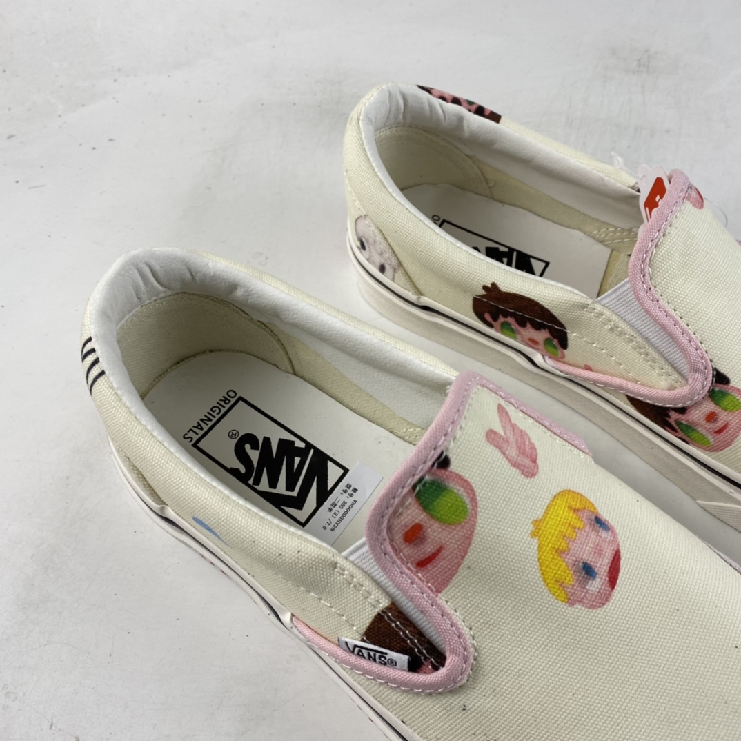 avier Calleja x Vans Classic Slip-On 9 Officially Customized Big-Eyed Artist Joint Slip-On Slip-on VN0A3JEXPU1 Spanish artist Javier Calleja's dream linkage is very worth collecting The unique design of the shoe box is very attentive. Girly heart full size: 35 36 36.5 37 38 38.5 39 40 40.5 41 42 42.5 43 44