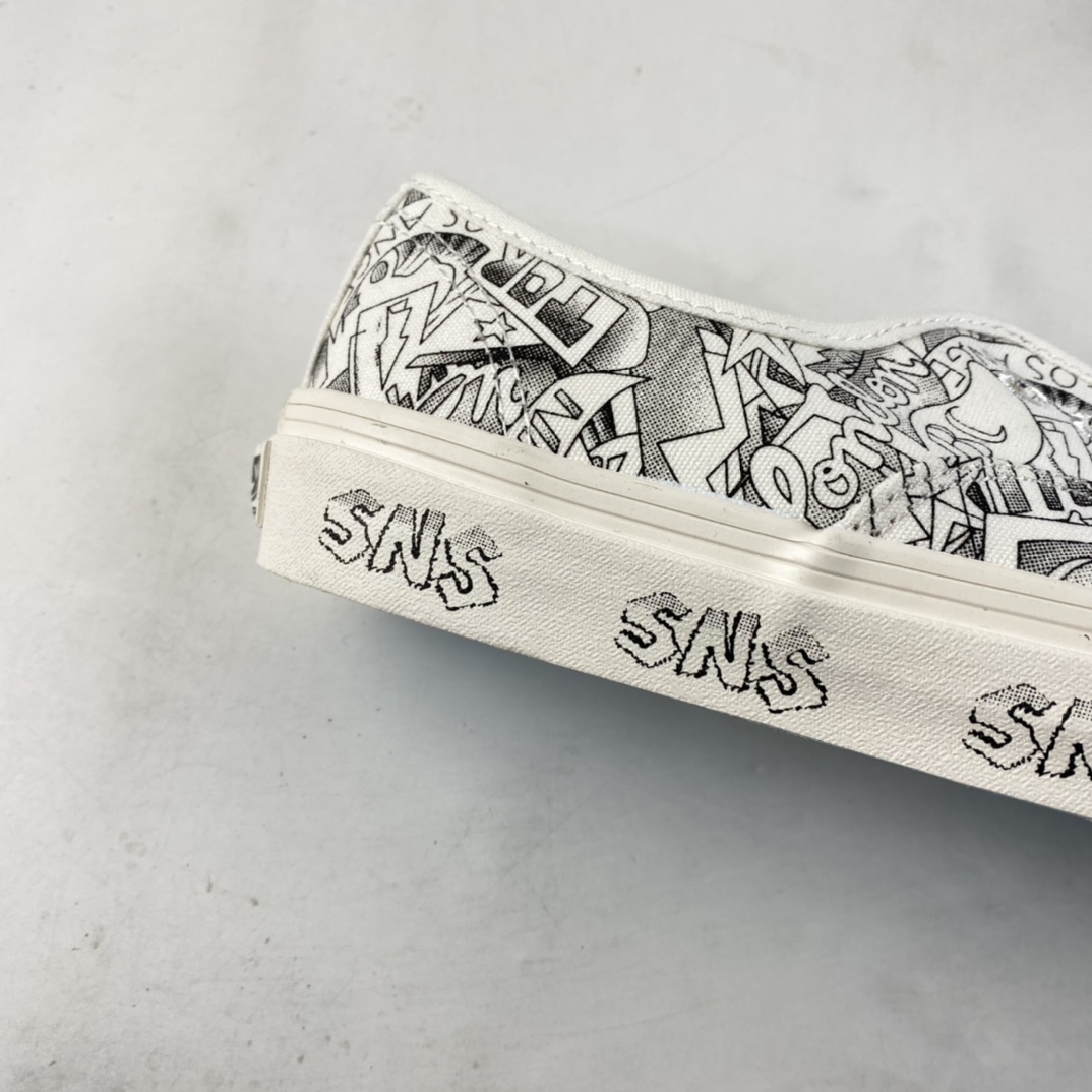 Vans Vault x SNS Joint Black and White Illustration Beach Print Vintage Canvas Sneakers VN0A4BV9676