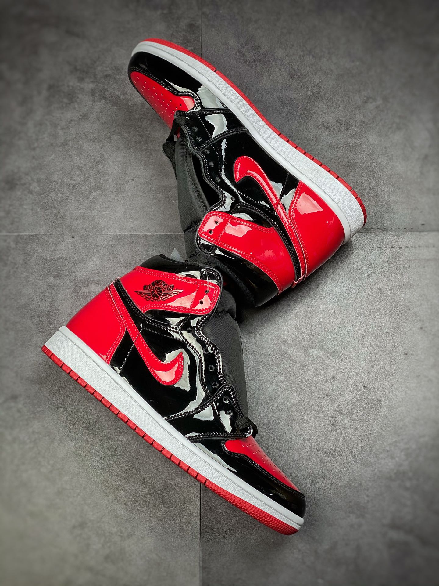 #cost-effective version of Air Jordan 1 Retro High OG AJ1 Joe 1 patent leather black and red forbidden to wear 555088-063