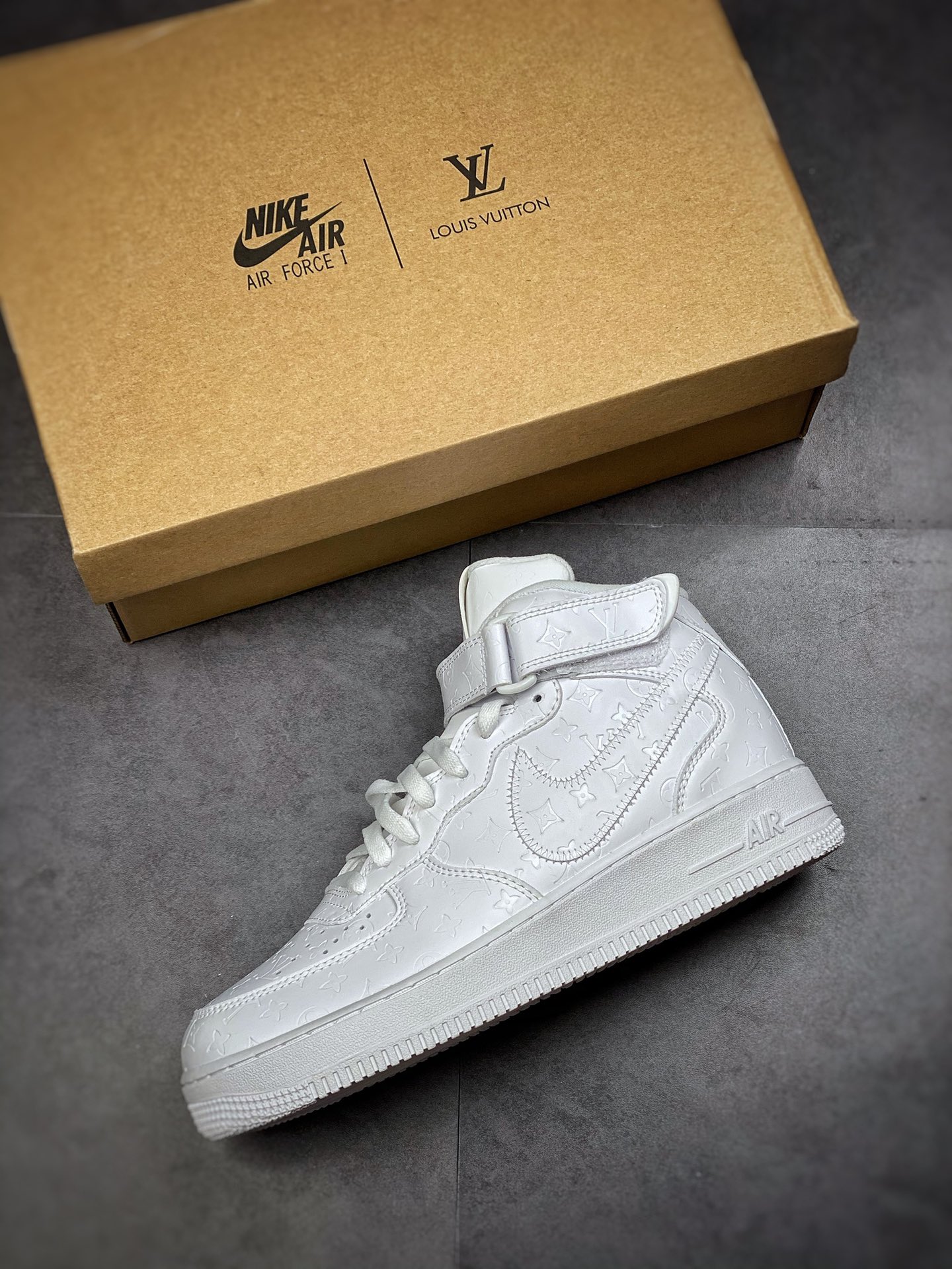 240 路易斯威登Louis Vuitton 联名创意定制  LV x Nike Air Force 1 Mid LV印花白CQ2319-100