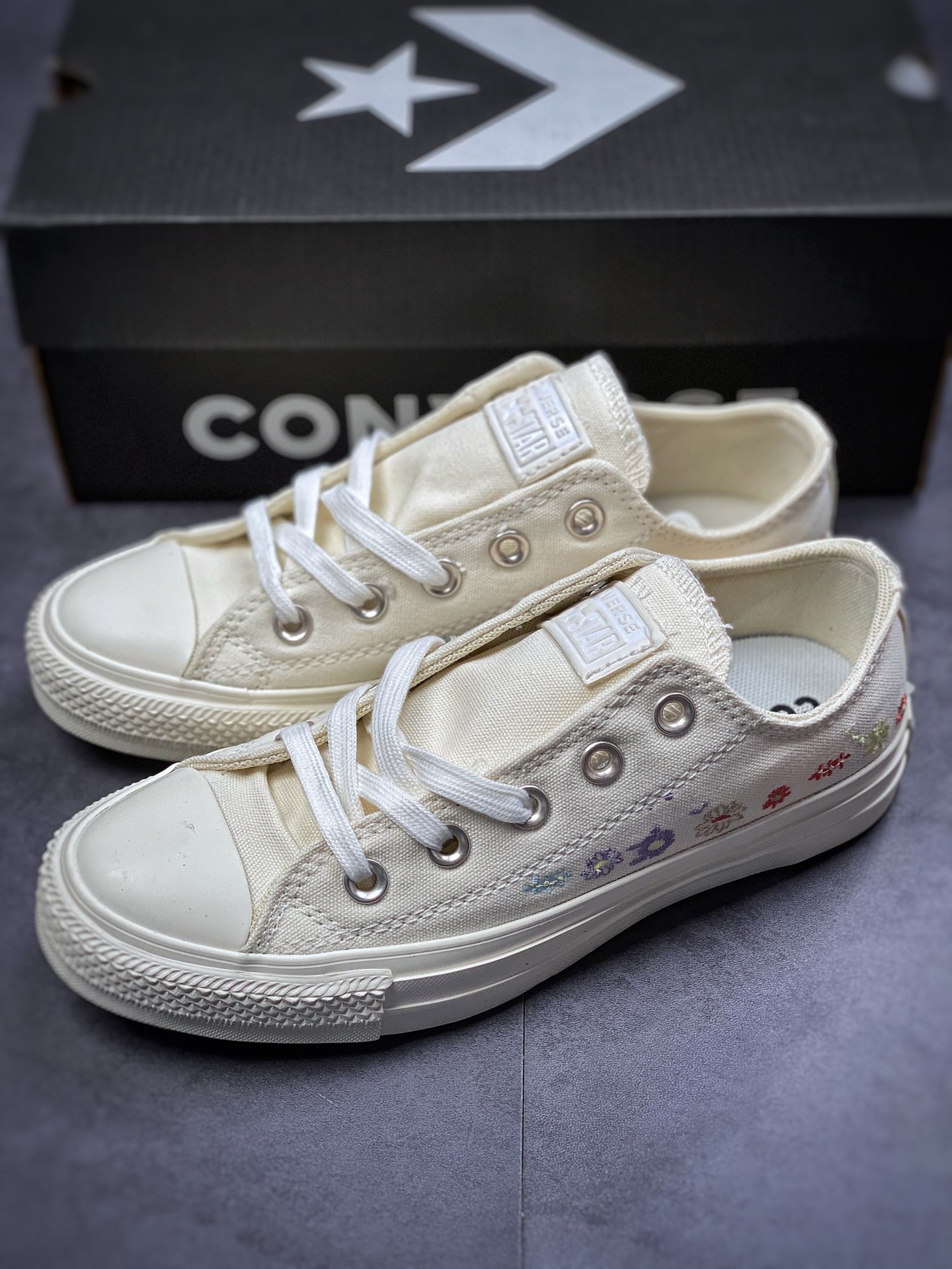 140  Converse All Star ox 刺绣小花低帮板鞋 A01595C