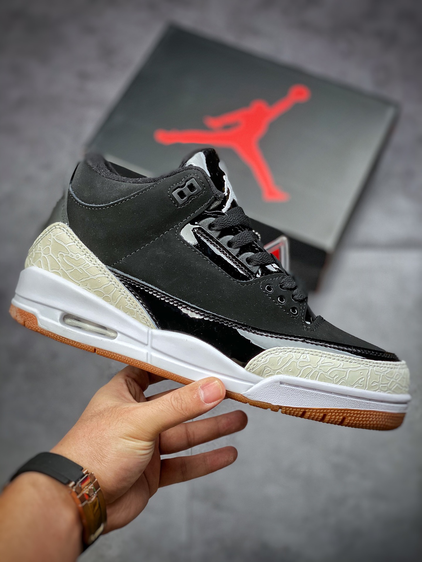 240  Air Jordan 3 Retro “Black White Gum” 乔3熊猫爆裂纹 441140-002