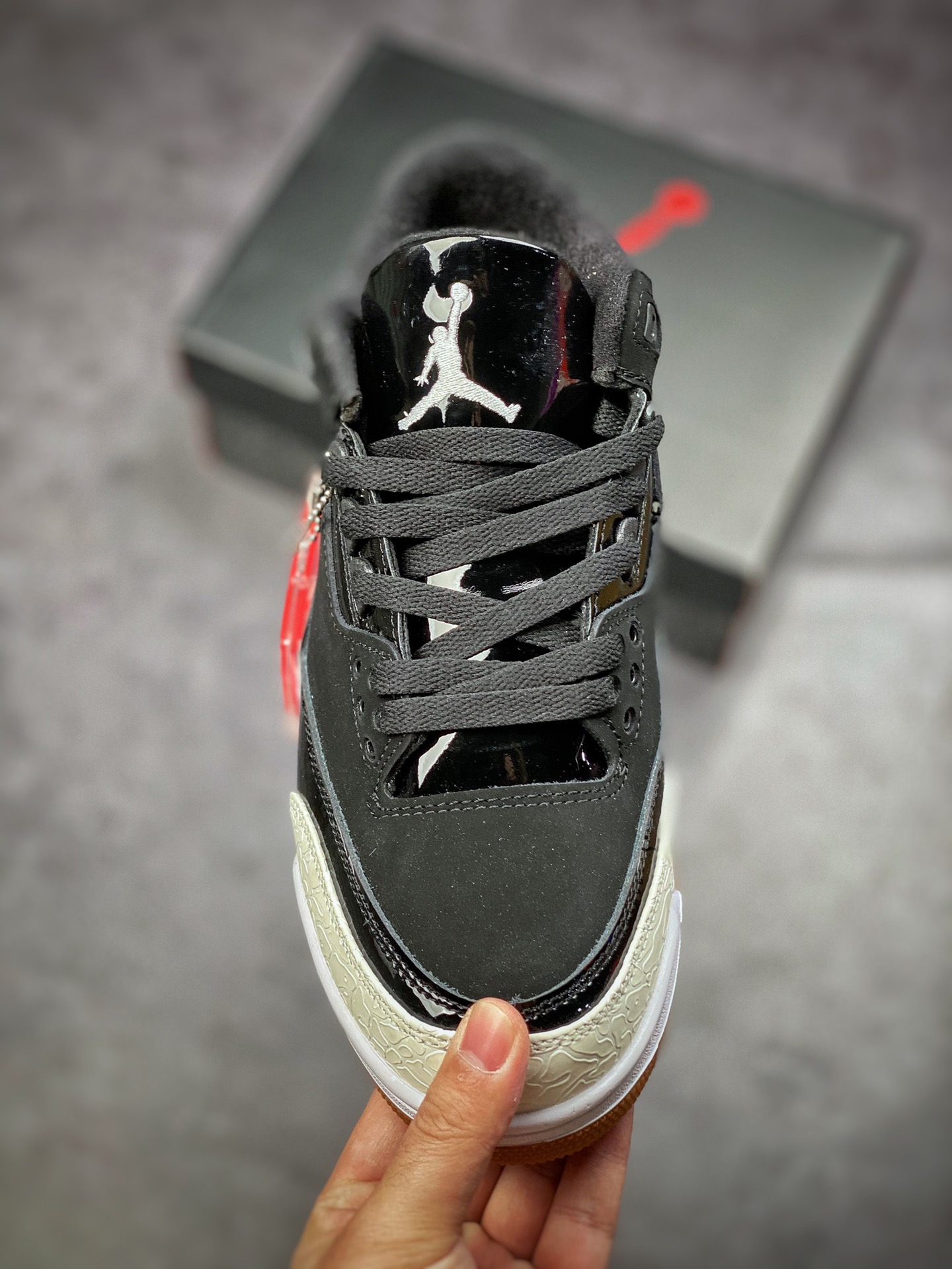 240  Air Jordan 3 Retro “Black White Gum” 乔3熊猫爆裂纹 441140-002